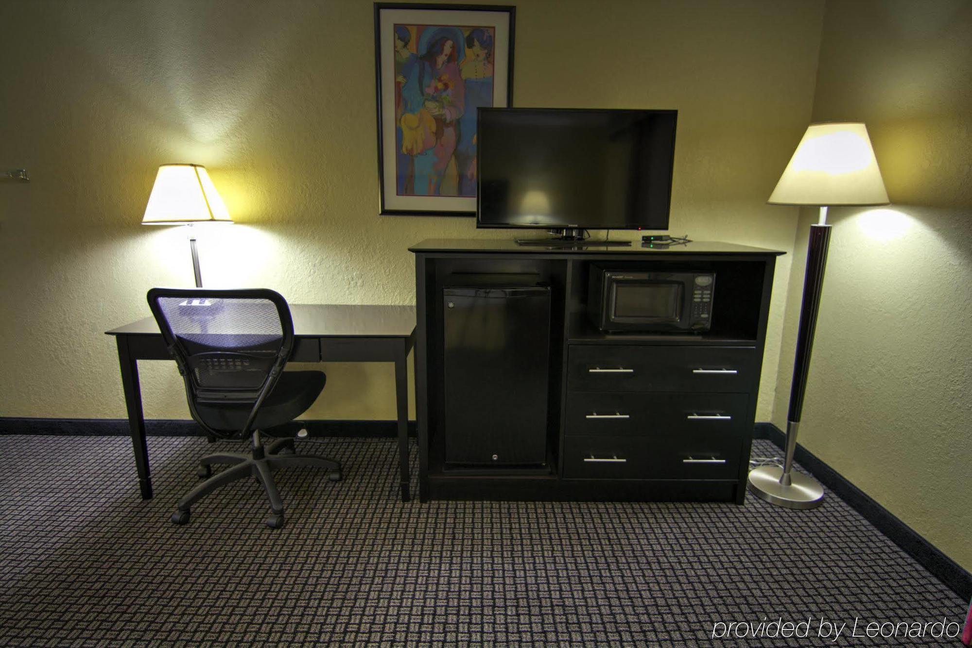 Best Western Lakewinds Ludington Exterior photo